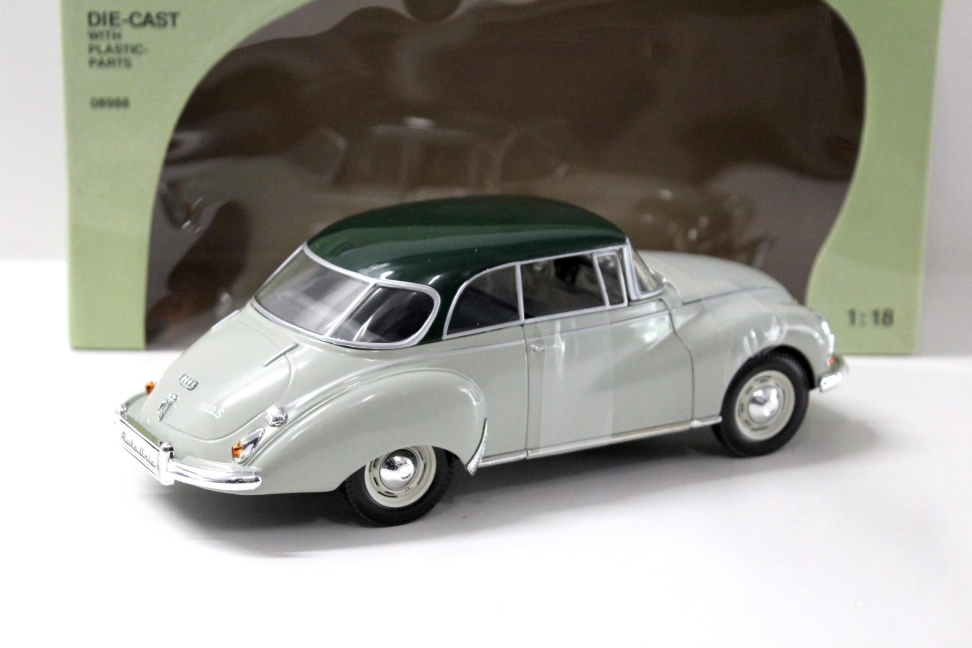 1:18 Revell Auto Union 1000S Coupe light green/ dark green roof