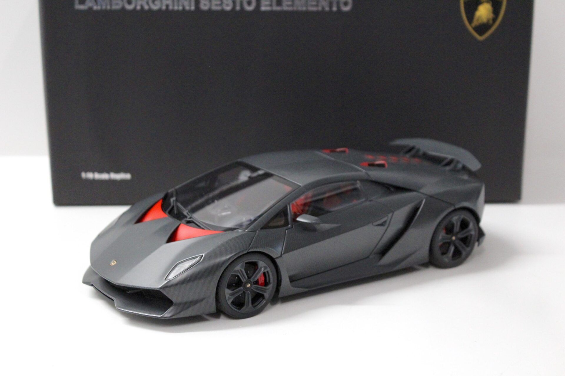 1:18 AUTOart Lamborghini Sesto Elemento Grey Carbon Fiber Pattern
