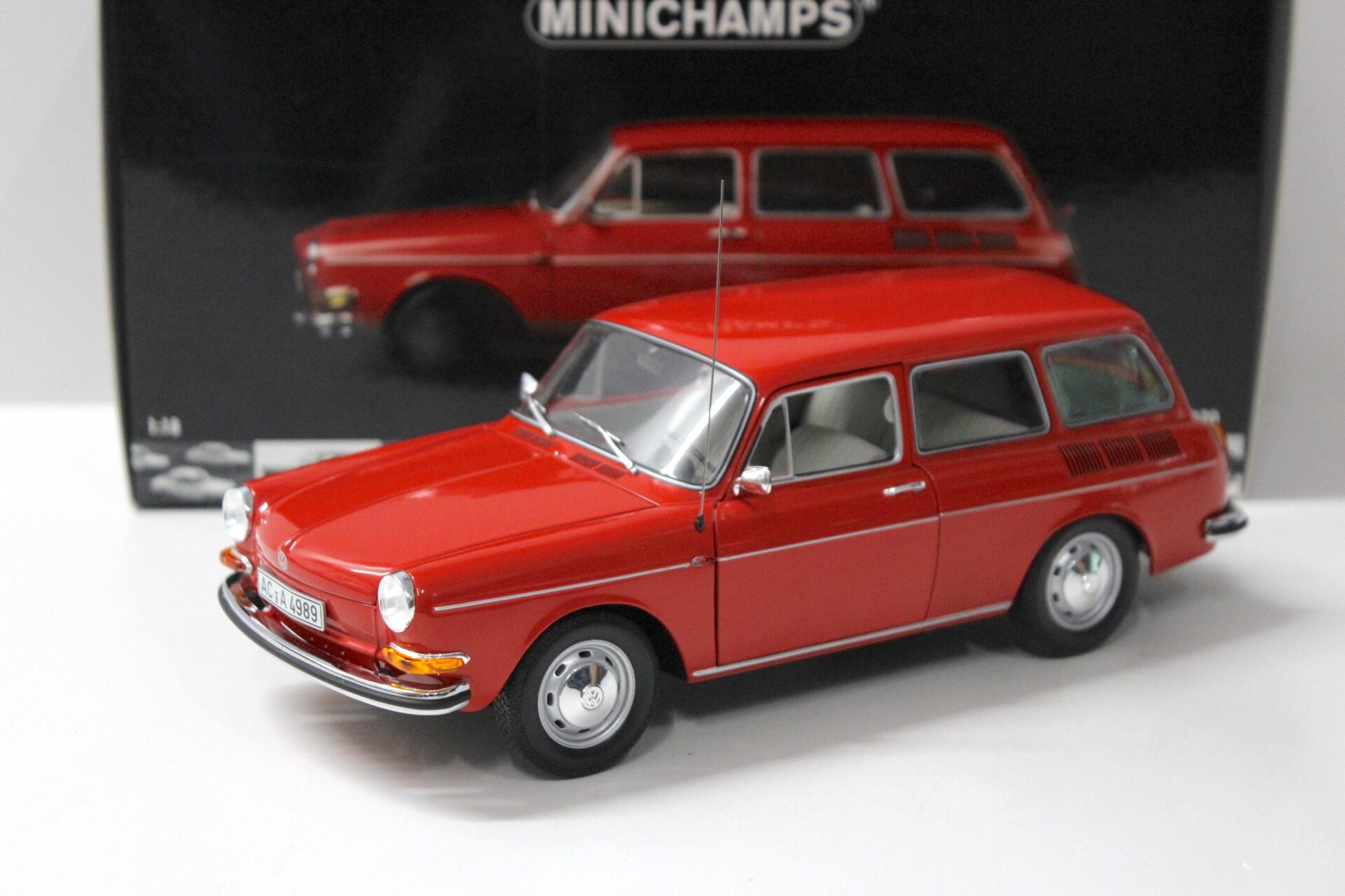 ID 43323 orig.jpg 1:18 Minichamps VW 1600 L Variant 1970 red