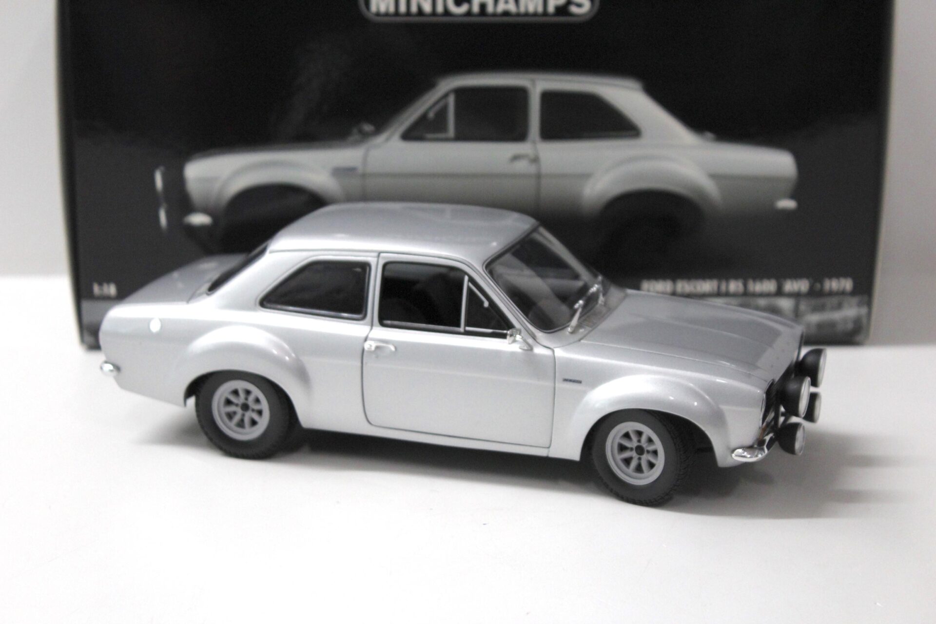 1:18 Minichamps Ford Escort I RS 1600 "AVO" 1970 silver RHD