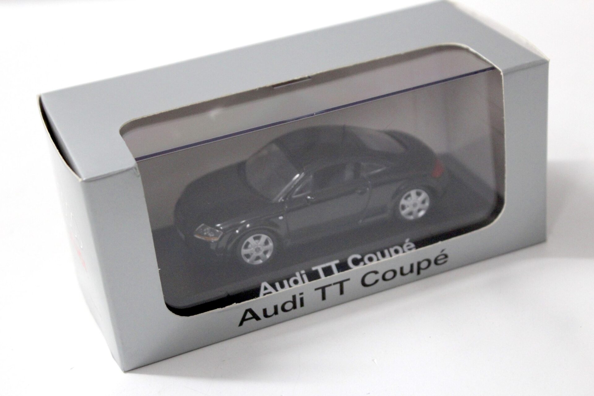 1:43 Minichamps Audi TT Coupe 8N black DEALER
