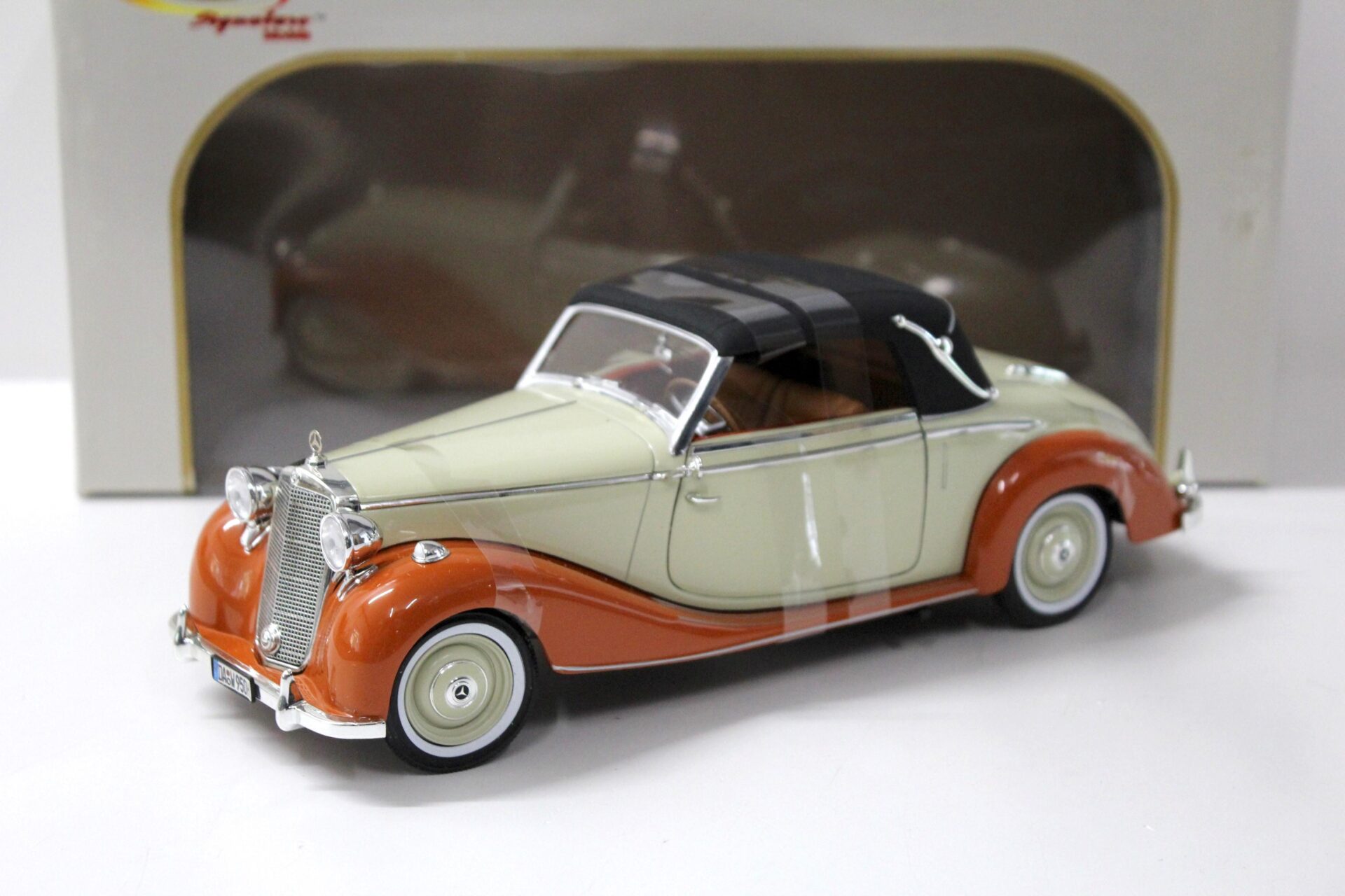 1:18 Signature Models 1950 Mercedes 170S Cabriolet beige/orange