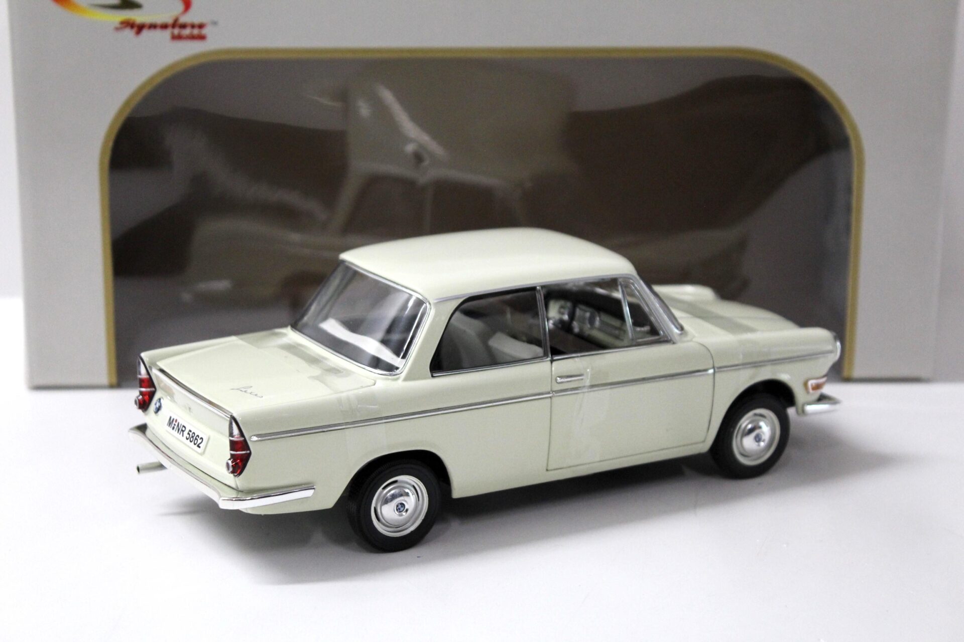 1:18 Signature Models 1962 BMW 700 LS Luxus beige