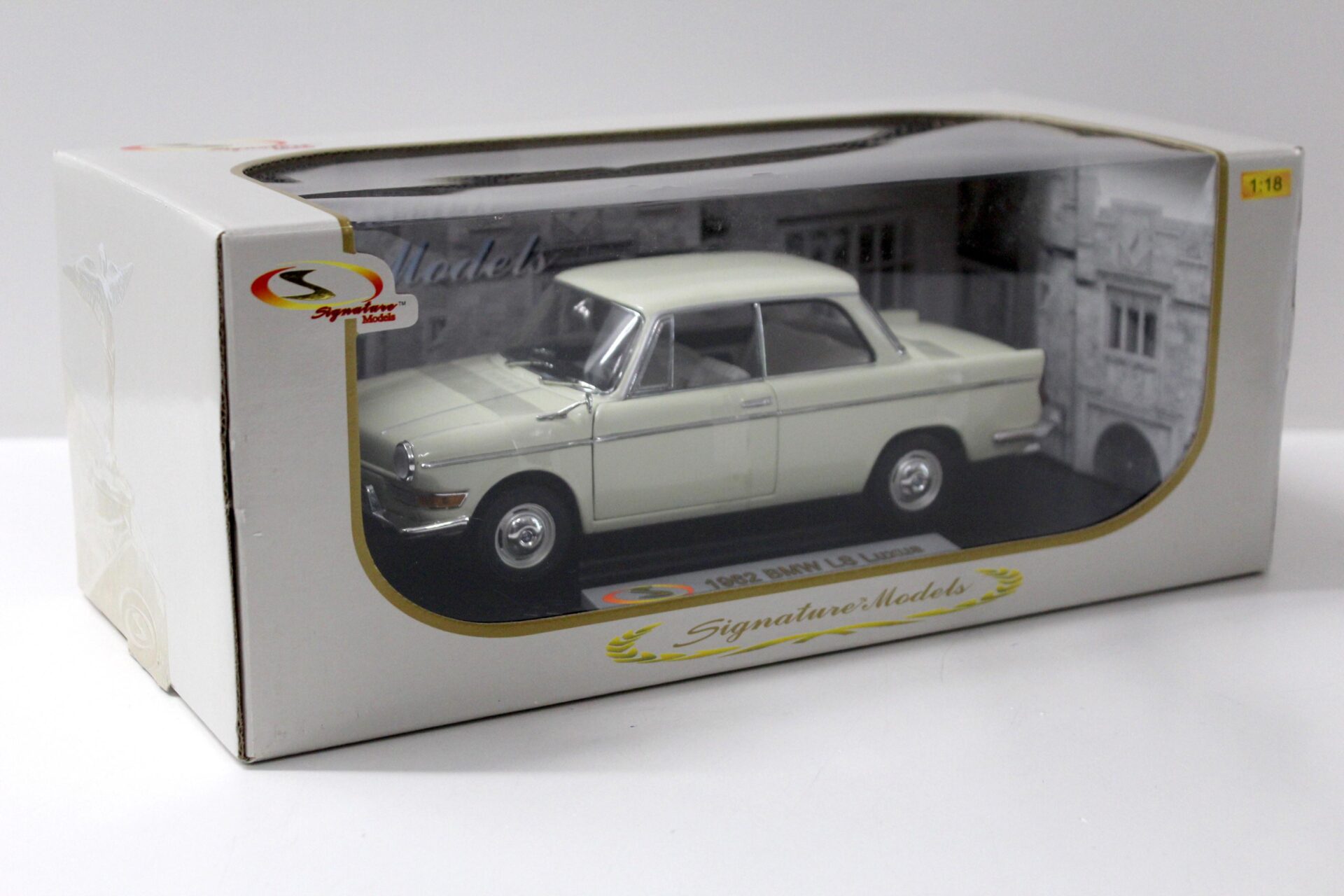 1:18 Signature Models 1962 BMW 700 LS Luxus beige