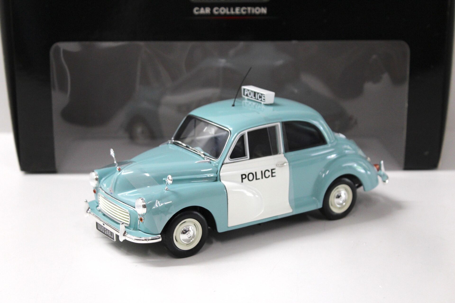 ID 43413 orig.jpg 1:18 Minichamps Morris Minor Police Car blue/ white