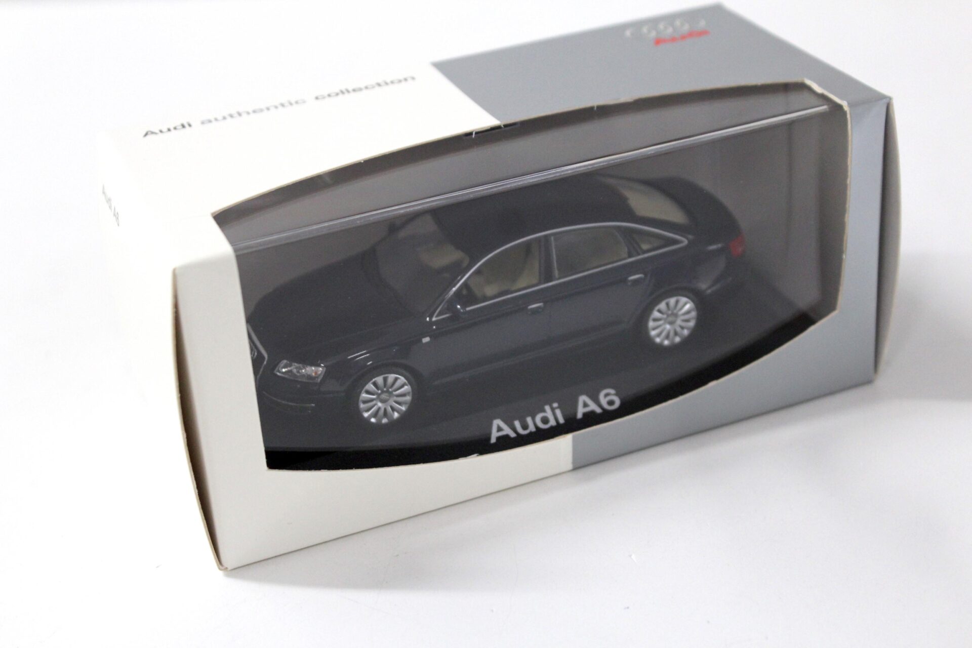 1:43 Minichamps Audi A6 C6 Limousine dark blue DEALER
