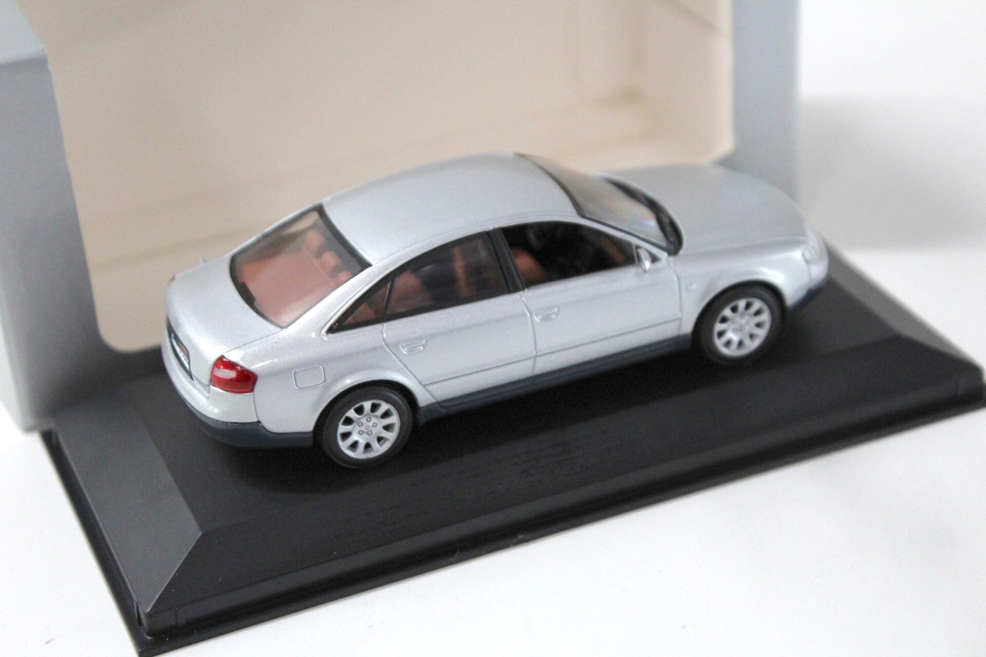 1:43 Minichamps Audi A6 C5 Limousine silver DEALER