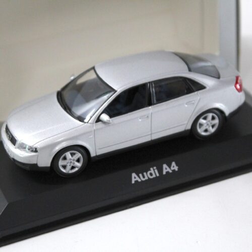 1:43 Minichamps Audi A4 Sedan B6 light silver DEALER