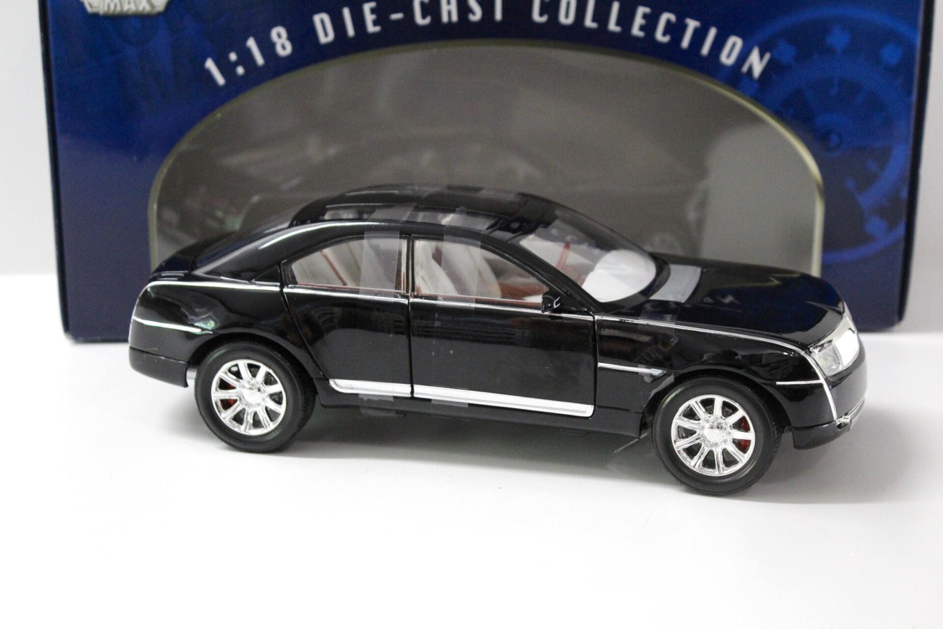1:18 MOTOR MAX Lincoln Navicross Concept 2003 black