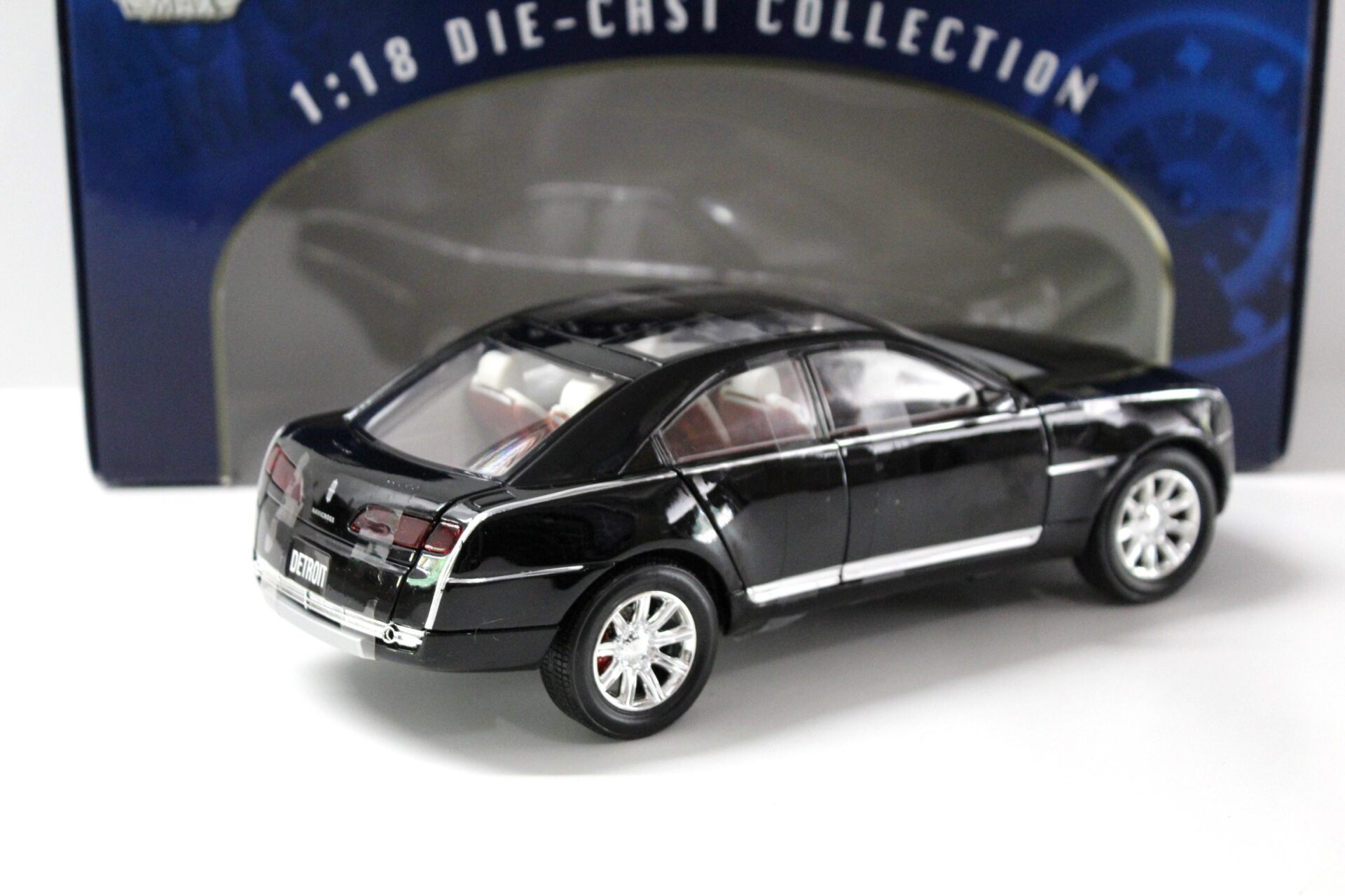 1:18 MOTOR MAX Lincoln Navicross Concept 2003 black