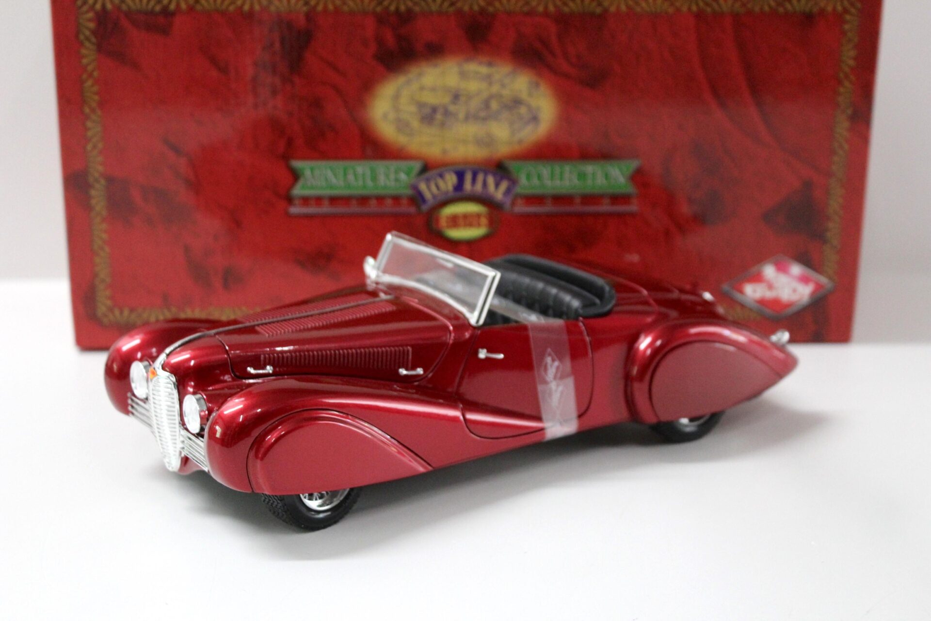 ID 43665 orig.jpg 1:18 Guiloy Delahaye 135M Cabriolet red