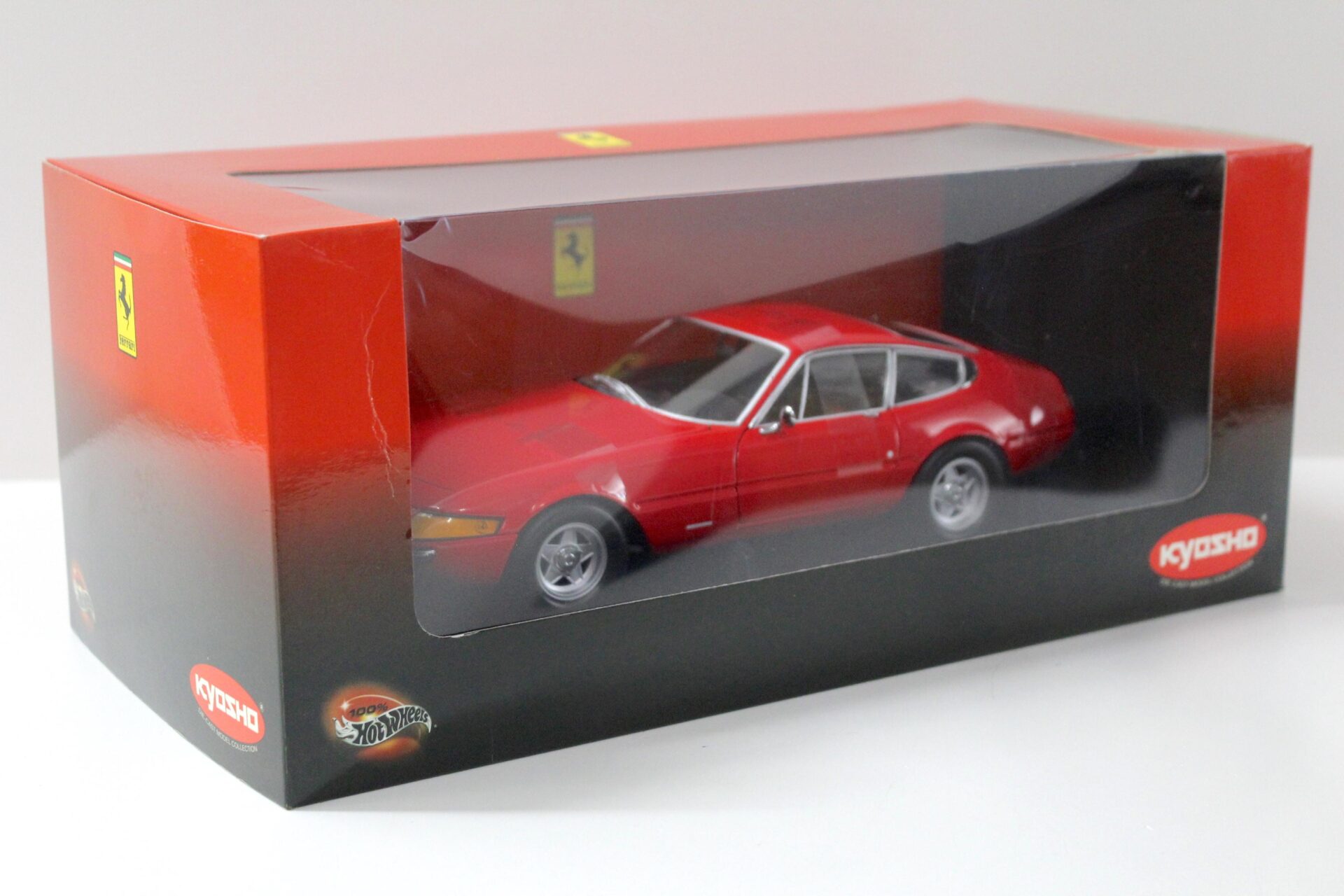 1:18 Kyosho Ferrari 365 GTB/4 Daytona 1971 Coupe red