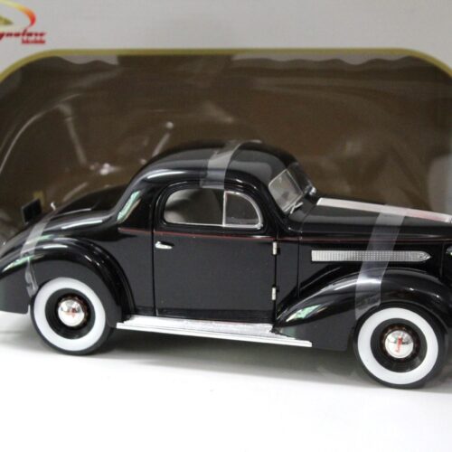 1:18 Signature Models 1936 Pontiac Deluxe black