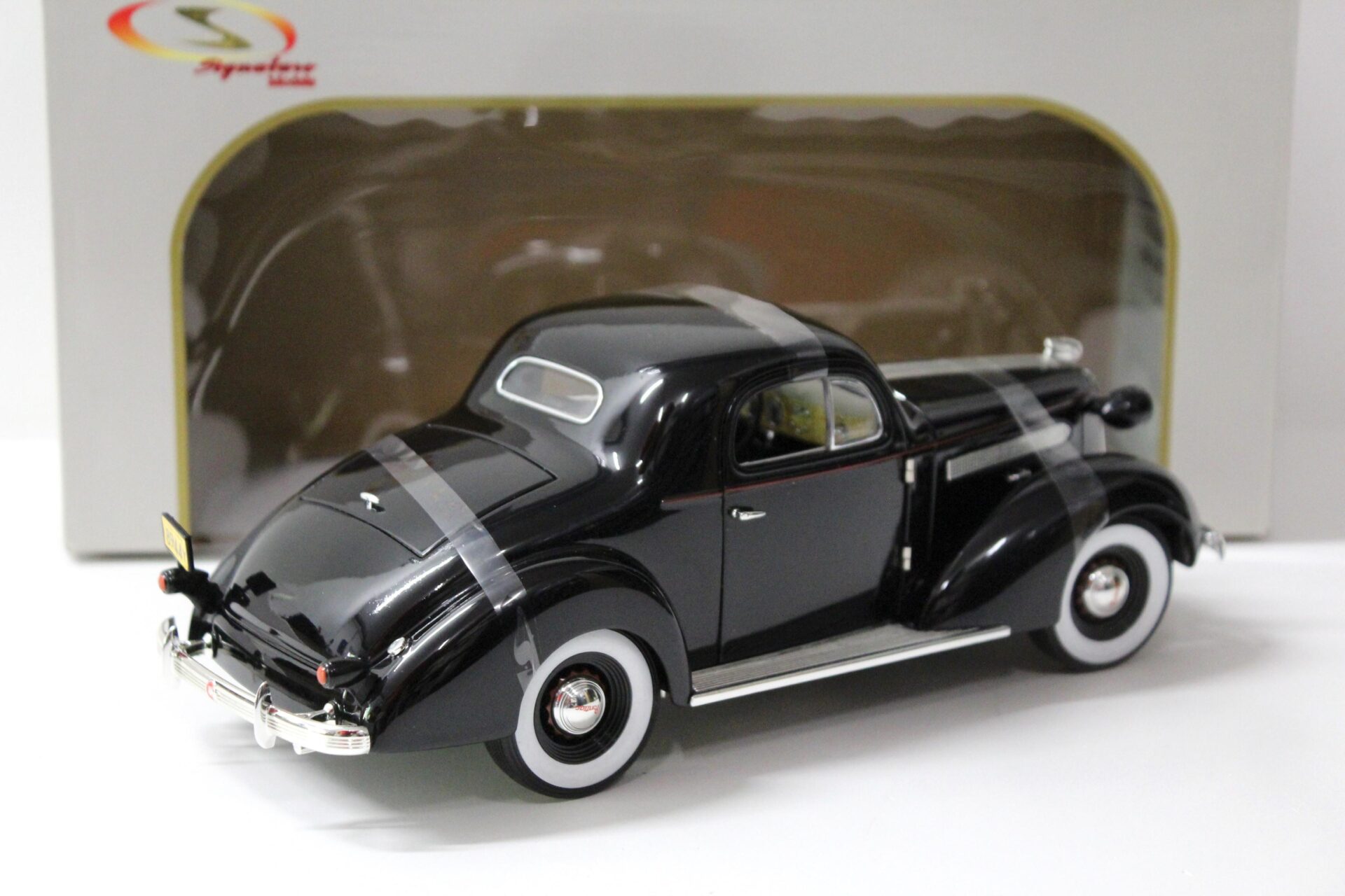 1:18 Signature Models 1936 Pontiac Deluxe black