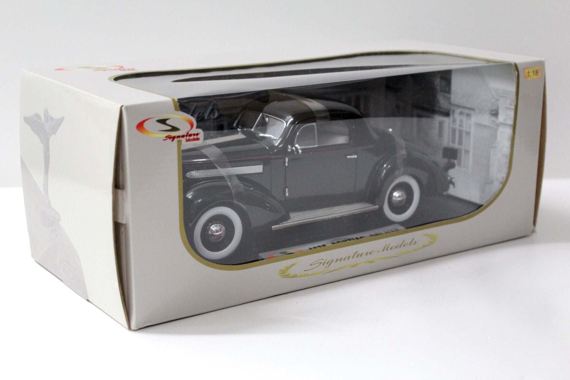 1:18 Signature Models 1936 Pontiac Deluxe black