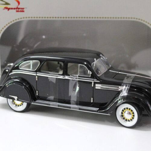 1:18 Signature Models 1936 Chrysler Airflow black