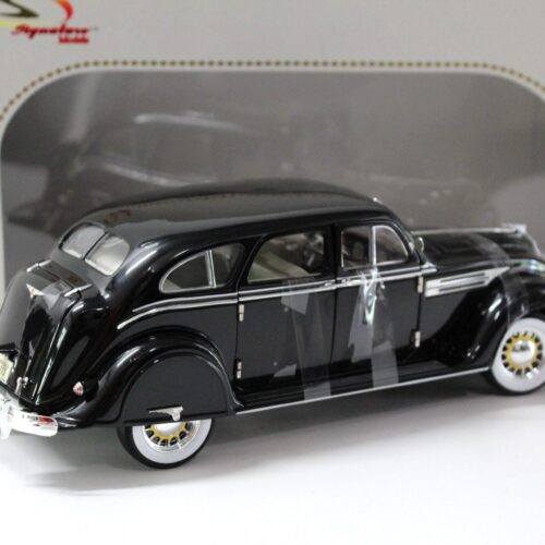 1:18 Signature Models 1936 Chrysler Airflow black