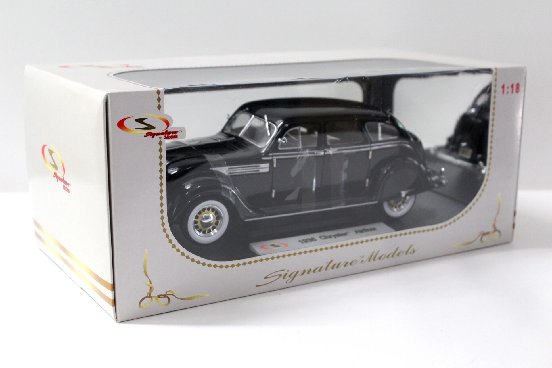 1:18 Signature Models 1936 Chrysler Airflow black