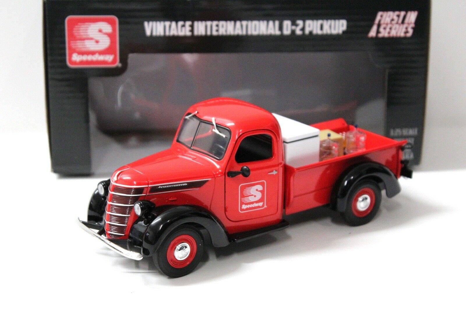 ID 44077 orig.jpg 1:24 First Gear Vintage International D-2 Pickup red