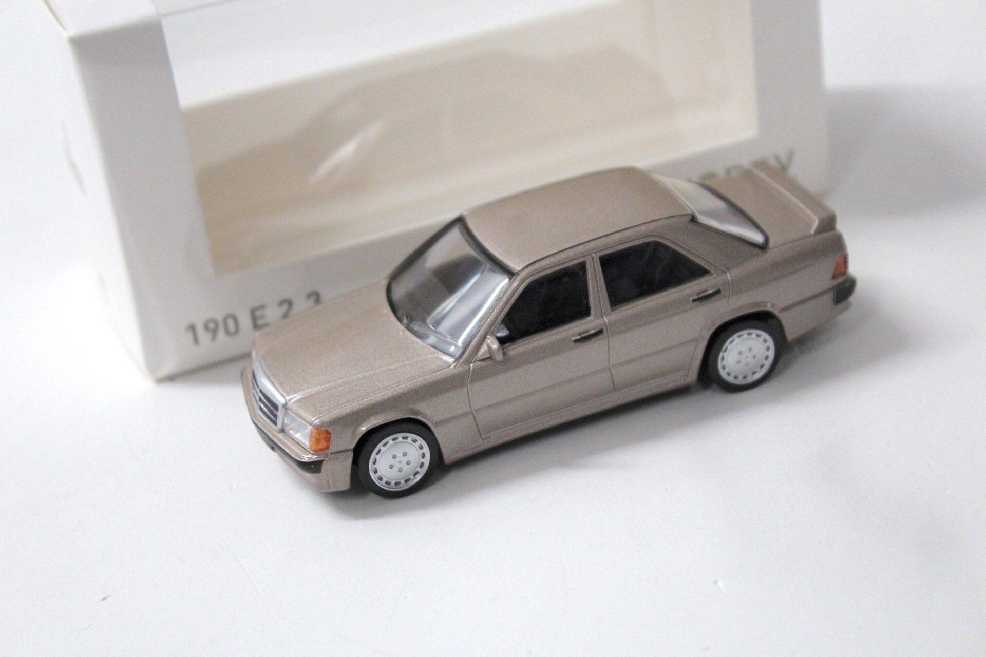 ID 44108 orig.jpg 1:43 Norev JET Car Mercedes 190E 2.3 Sedan gold metallic
