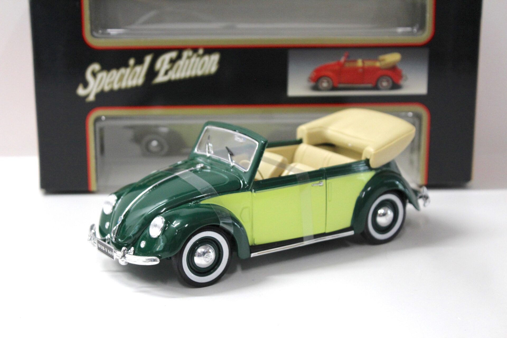 1:18 Maisto 1951 VW Käfer Cabriolet dark green/ green