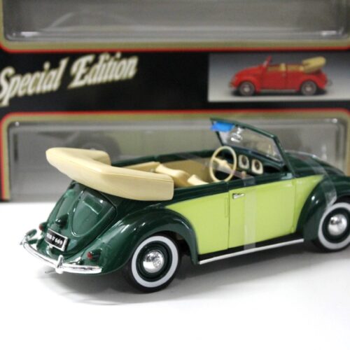 1:18 Maisto 1951 VW Käfer Cabriolet dark green/ green