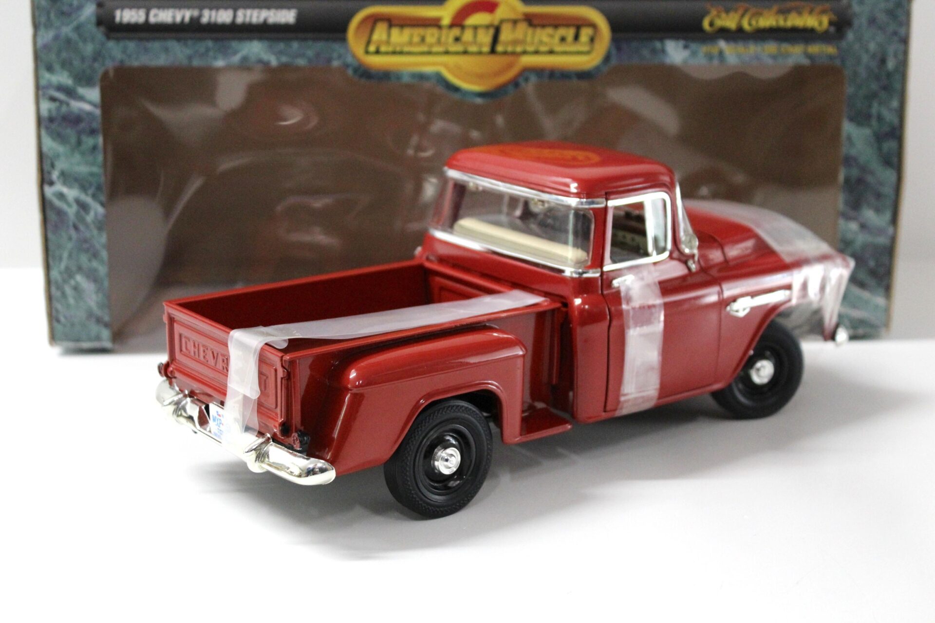1:18 ERTL Chevrolet Chevy 3100 Stepside Pickup 1955 dark red
