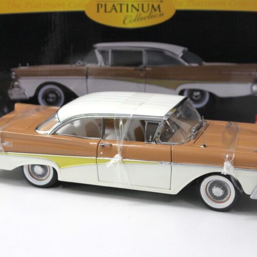 1:18 Sun Star 1958 Ford Fairlane 500 Hardtop white/ Palomino Tan