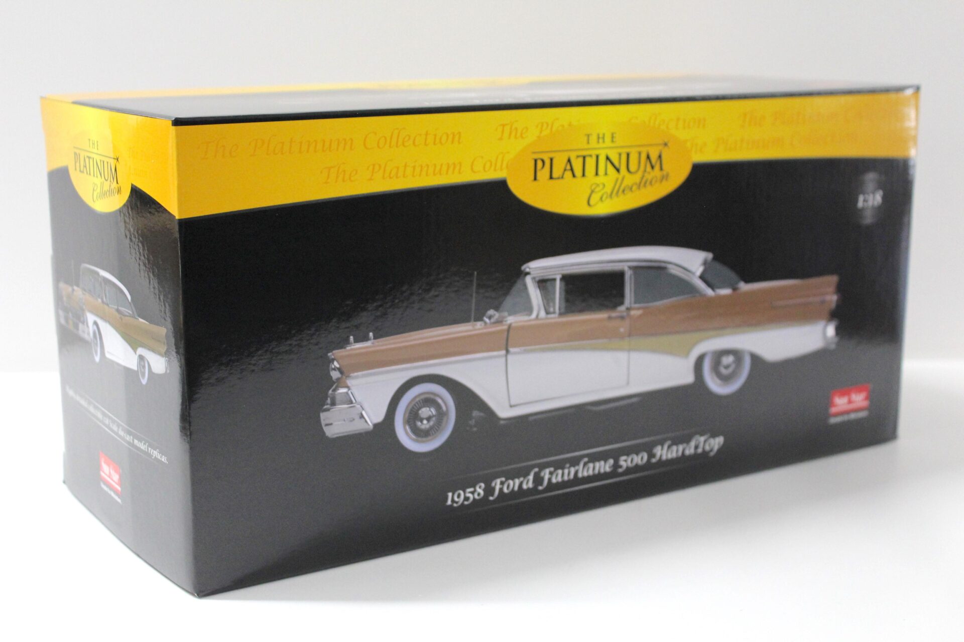 1:18 Sun Star 1958 Ford Fairlane 500 Hardtop white/ Palomino Tan