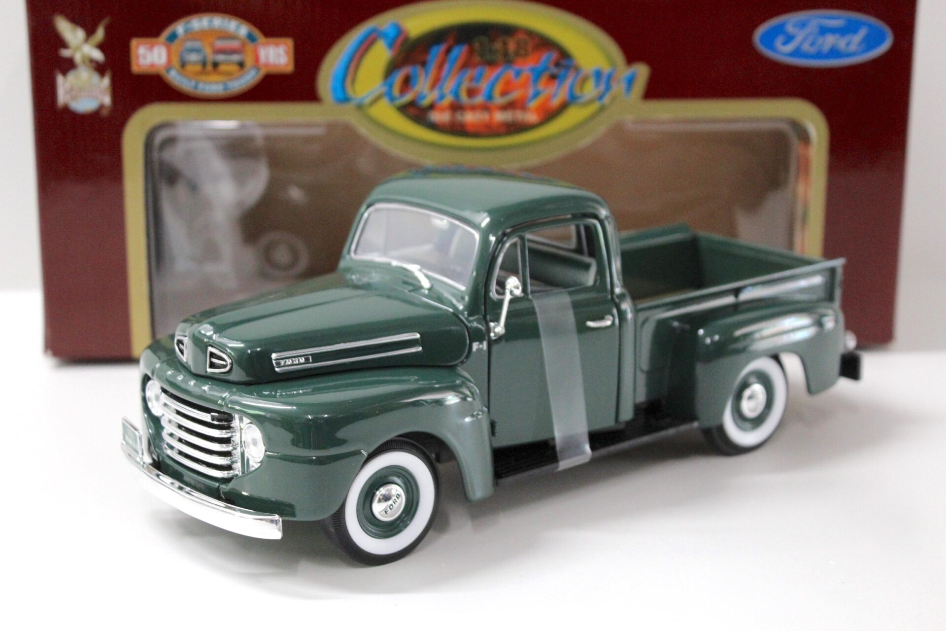 ID 44382 orig.jpg 1:18 Road Legends 1948 Ford F-1 Pick UP dark green *50 YEARS F-SERIES*