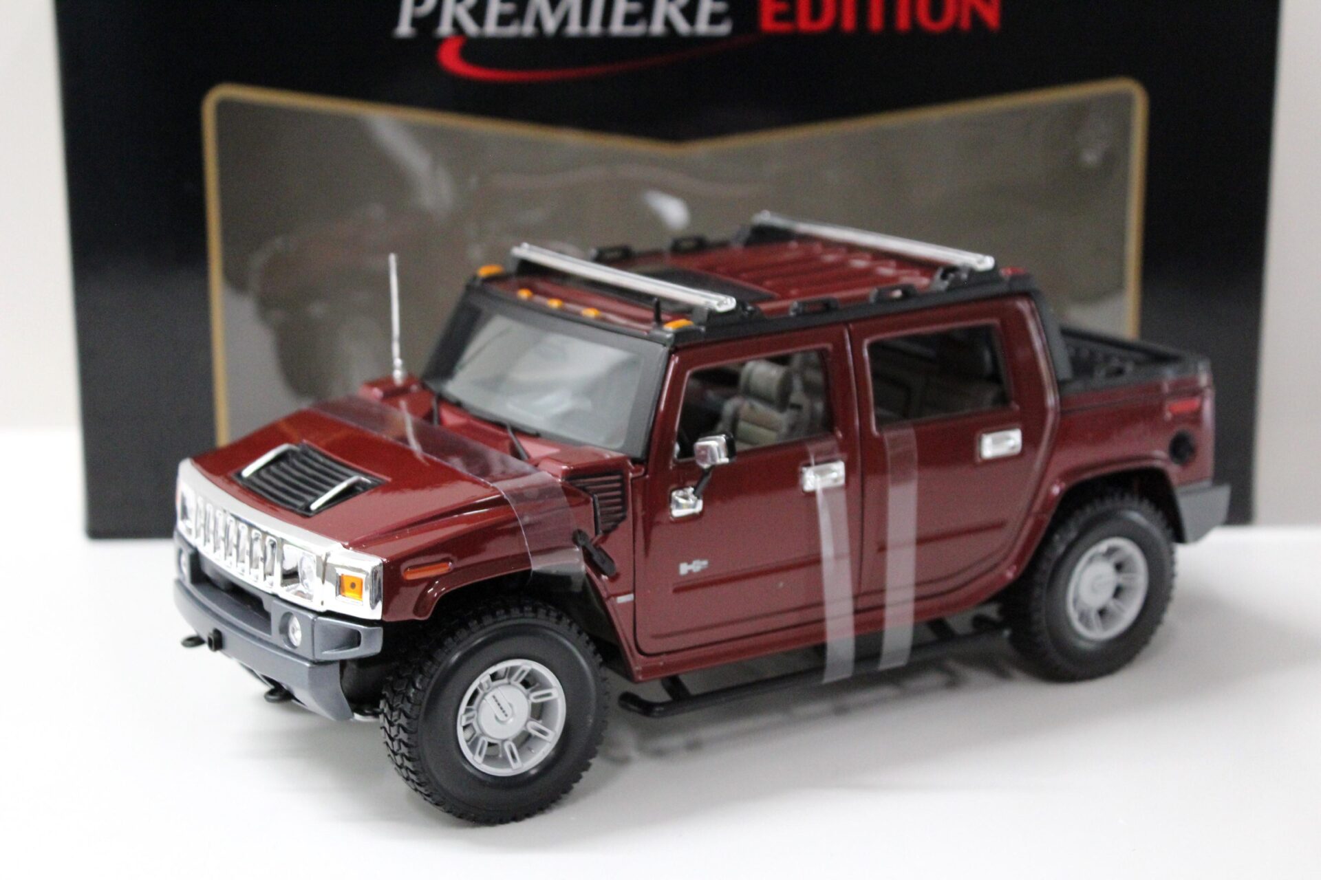 1:18 Maisto Hummer H2 SUT Concept dark red