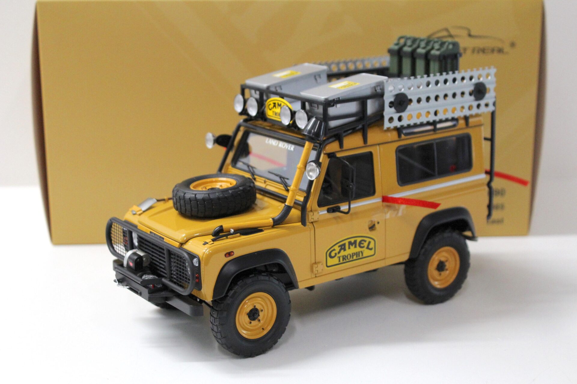 ID 44755 orig.jpg 1:18 Almost Real Land Rover 90 "Camel Trophy" Borneo 1985