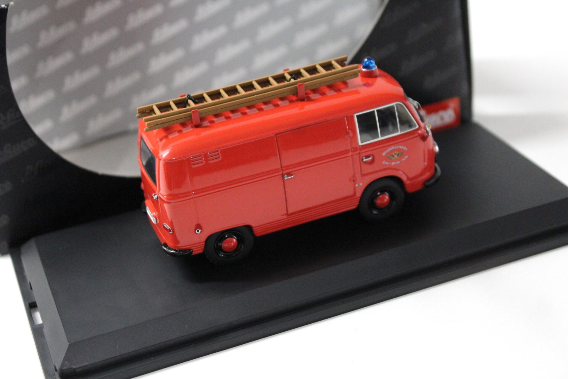 1:43 Schuco Ford Taunus Transit FEUERWEHR Ford Werk Köln red