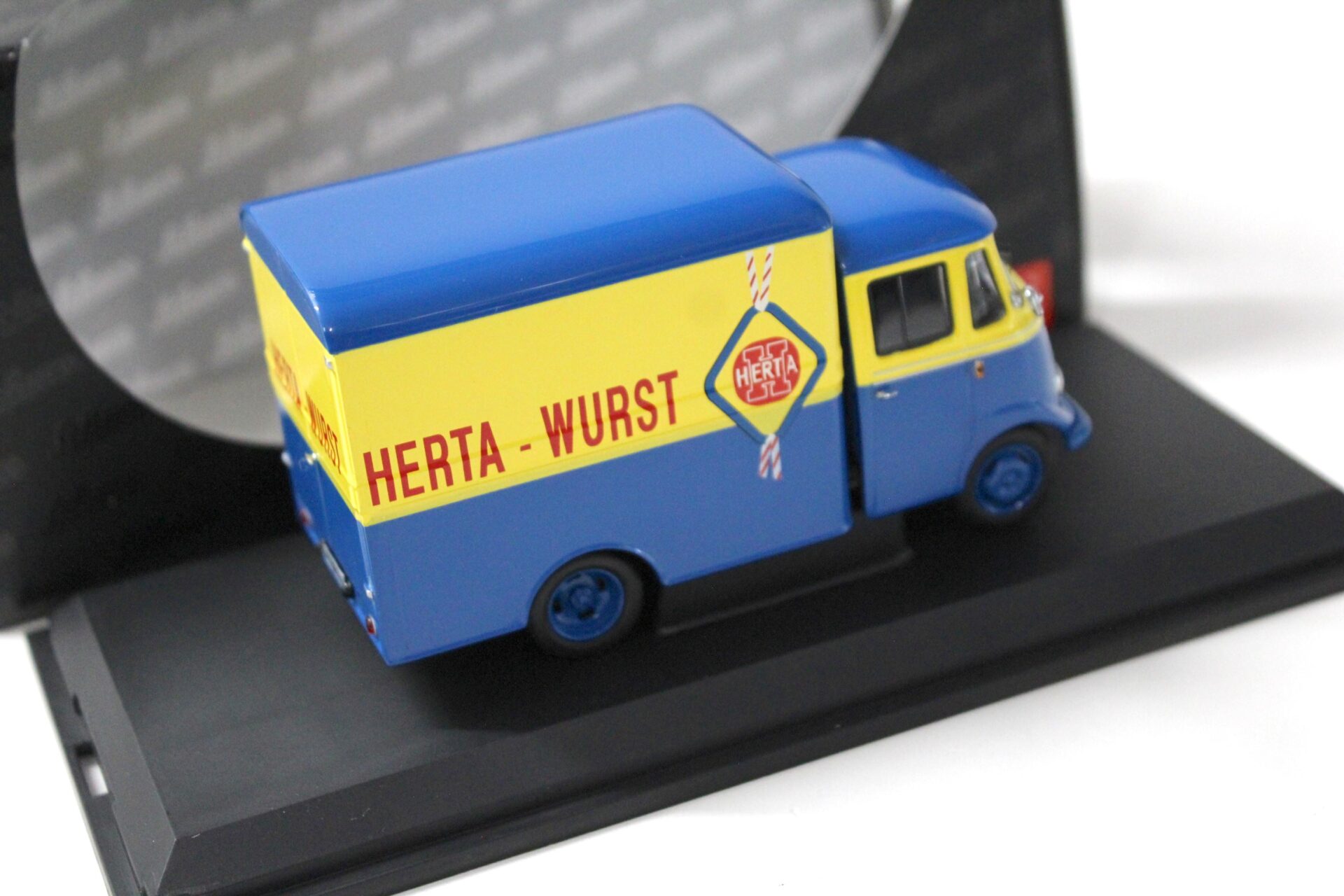 1:43 Schuco Mercedes L319 Kofferwagen "Herta-Wurst" blue/ yellow