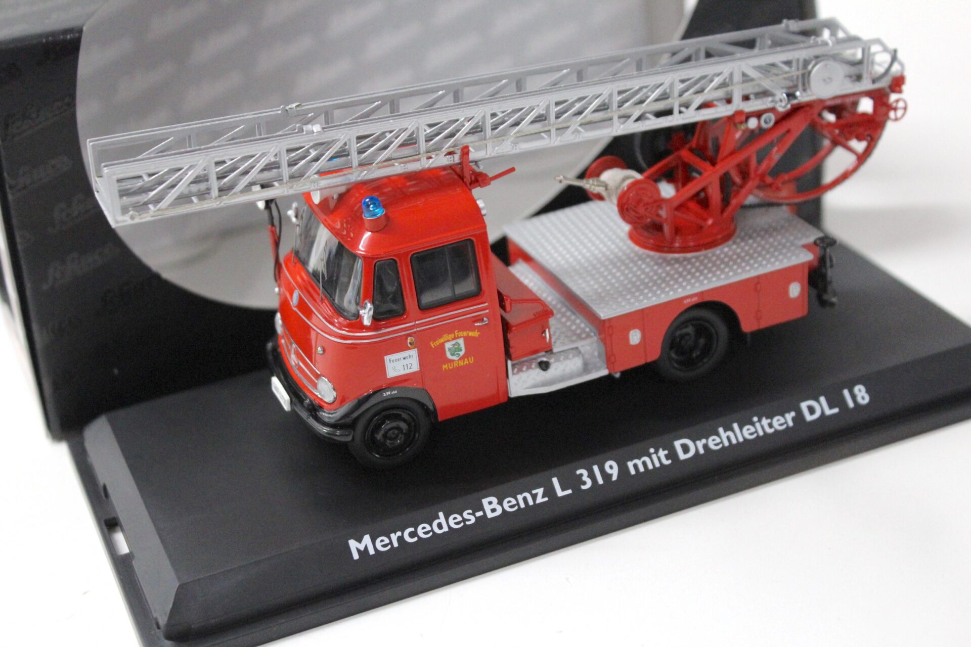 1:43 Schuco Mercedes L319 mit Drehleiter DL18 FEUERWEHR red