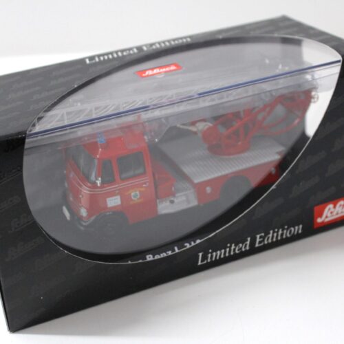 1:43 Schuco Mercedes L319 mit Drehleiter DL18 FEUERWEHR red