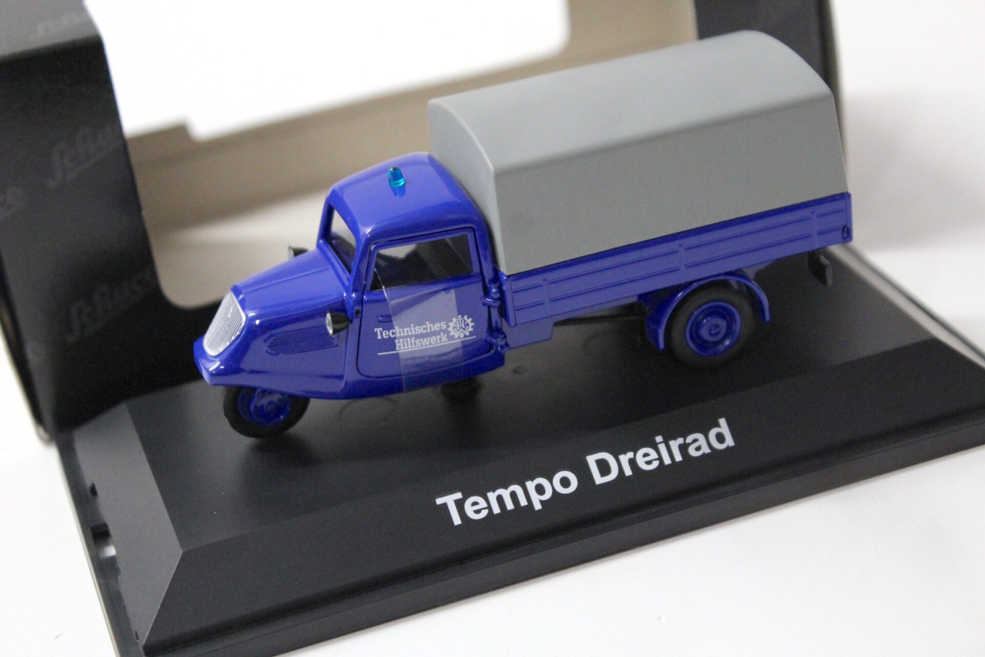 ID 46488 orig.jpg 1:43 Schuco Tempo Planenwagen "Technisches Hilfswerk" THW blue