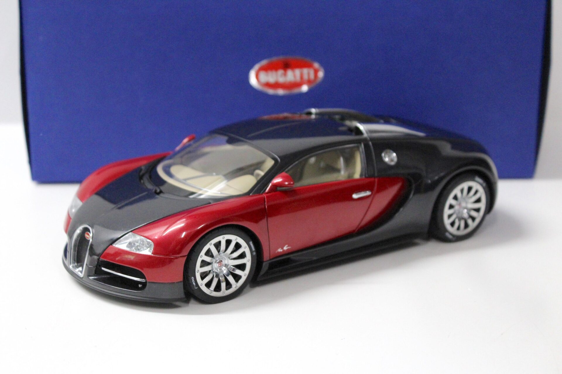 ID 47221 orig.jpg 1:18 AUTOart Bugatti Veyron EB 16.4 Show Car black/ red