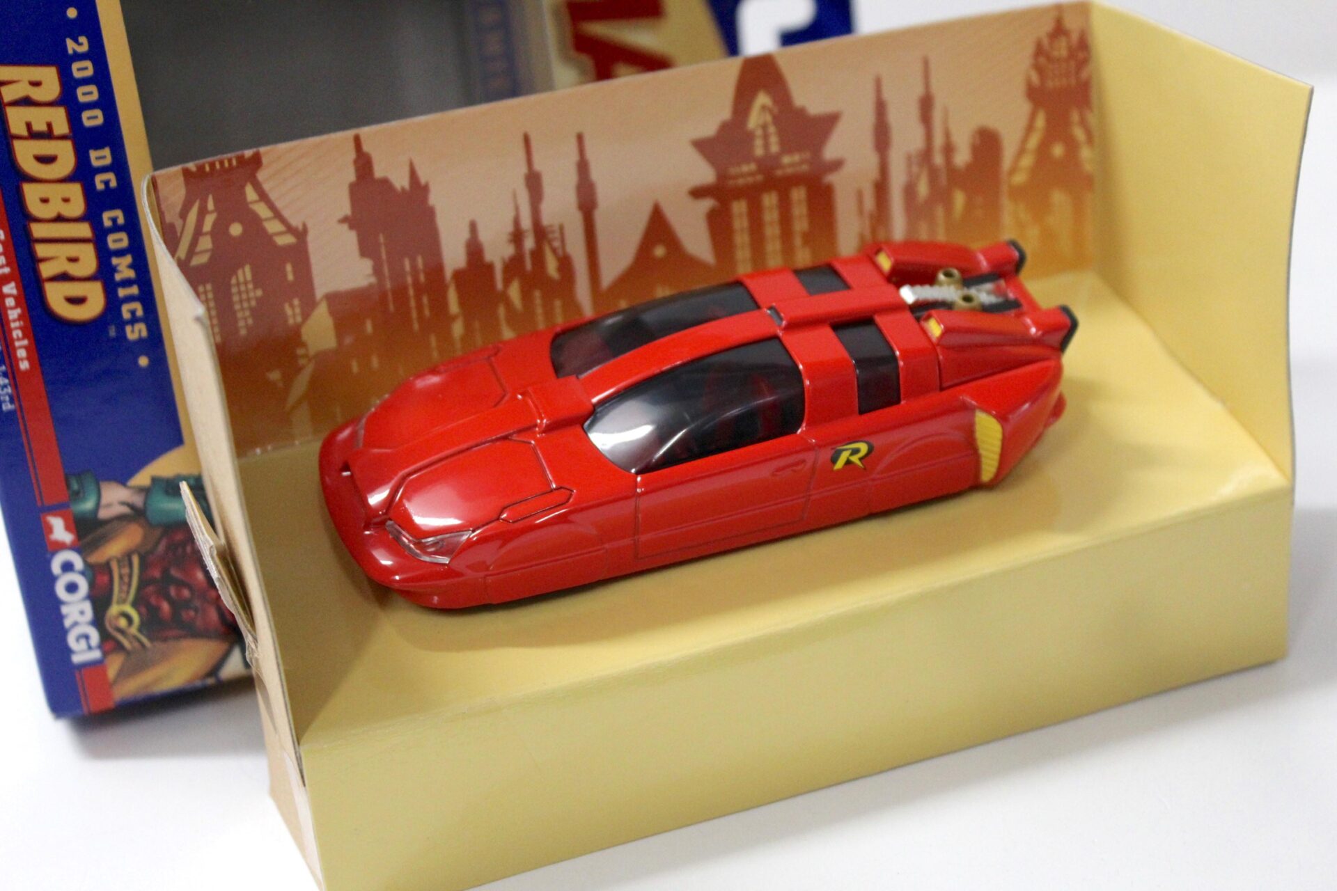 ID 47611 orig.jpg 1:43 Corgi 2000 DC Comics REDBIRD RBDV1 Batman red