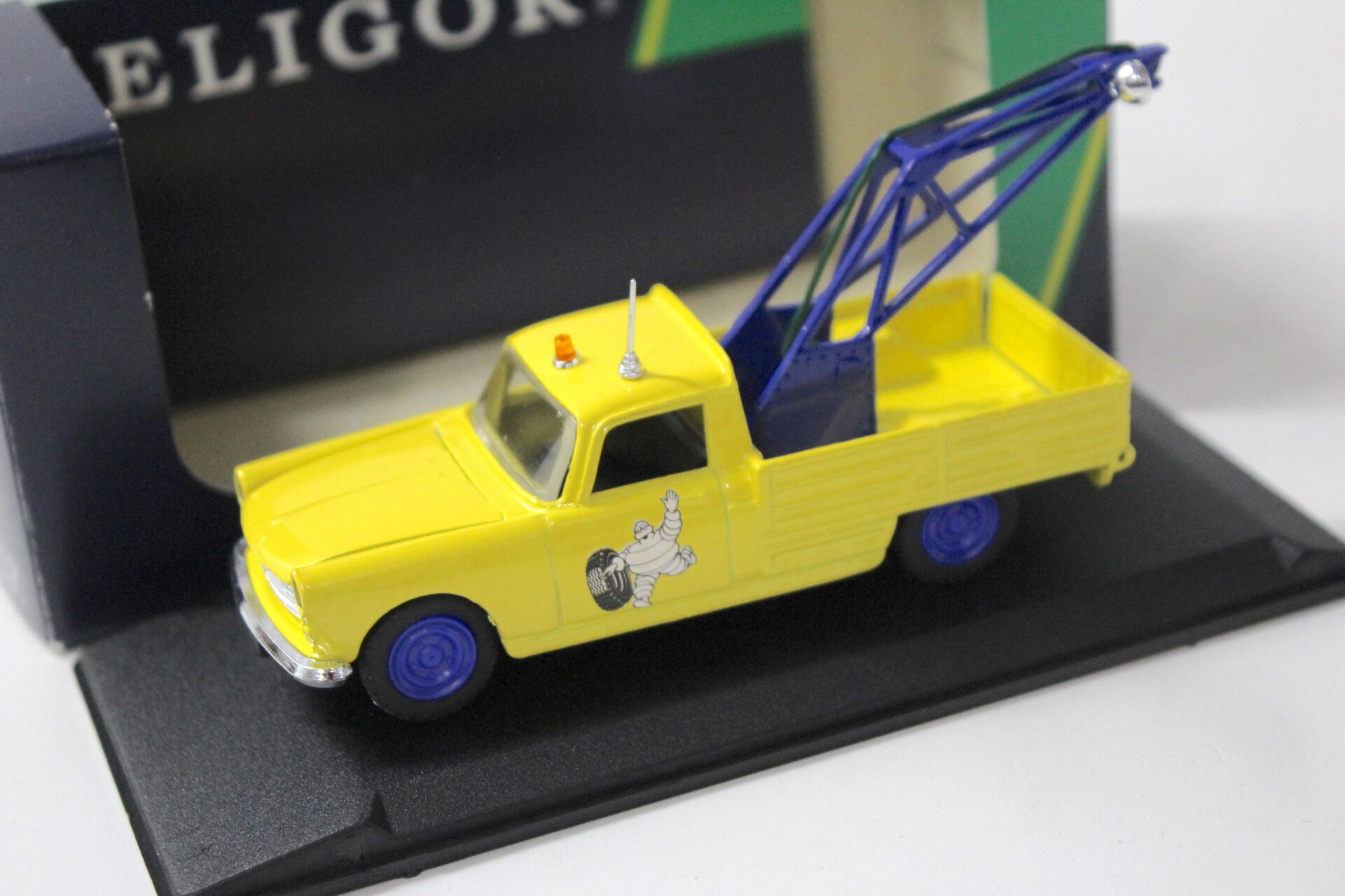 ID 47638 orig.jpg 1:43 Eligor Peugeot 404 Pick-Up MICHELIN Abschleppwagen yellow