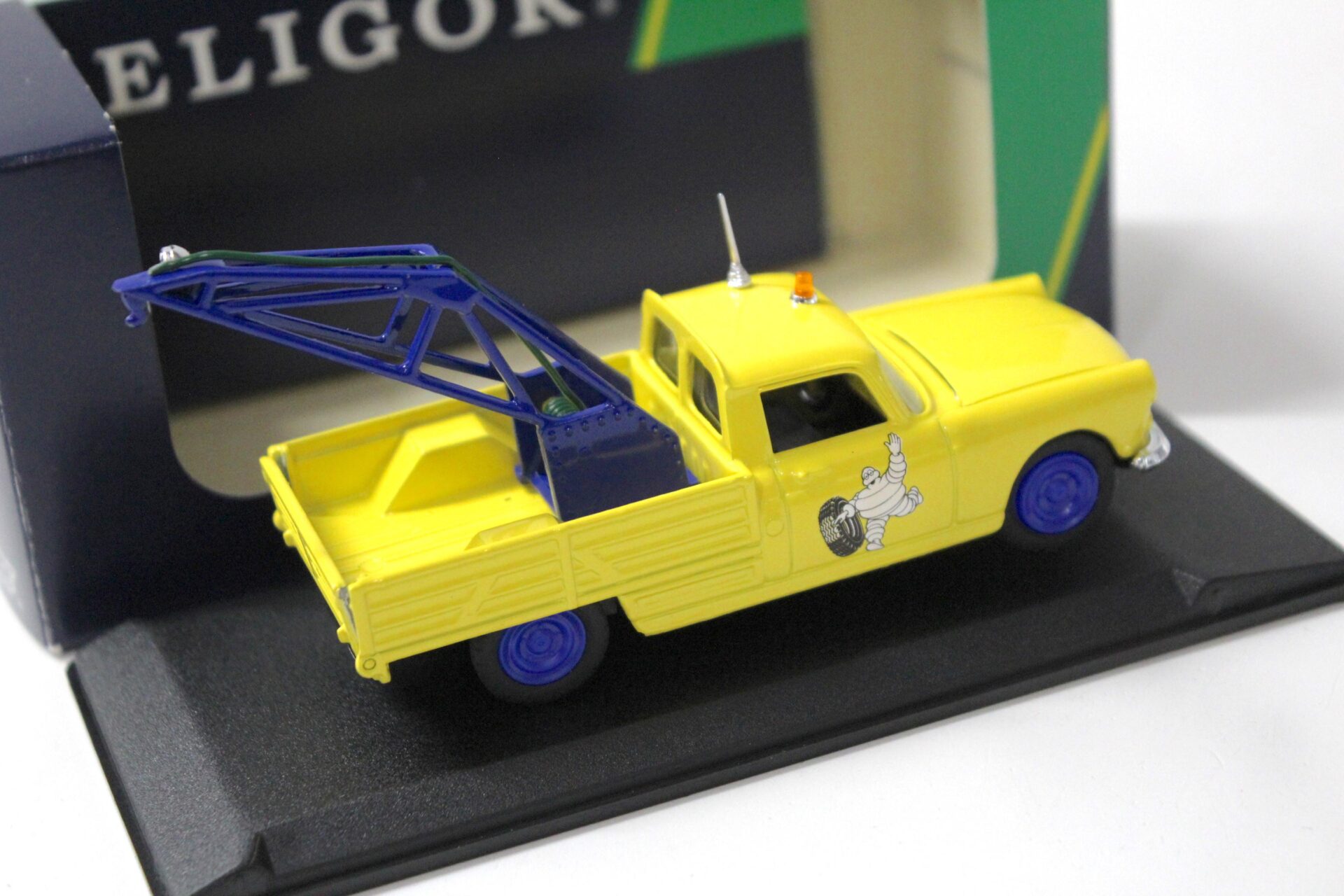 1:43 Eligor Peugeot 404 Pick-Up MICHELIN Abschleppwagen yellow