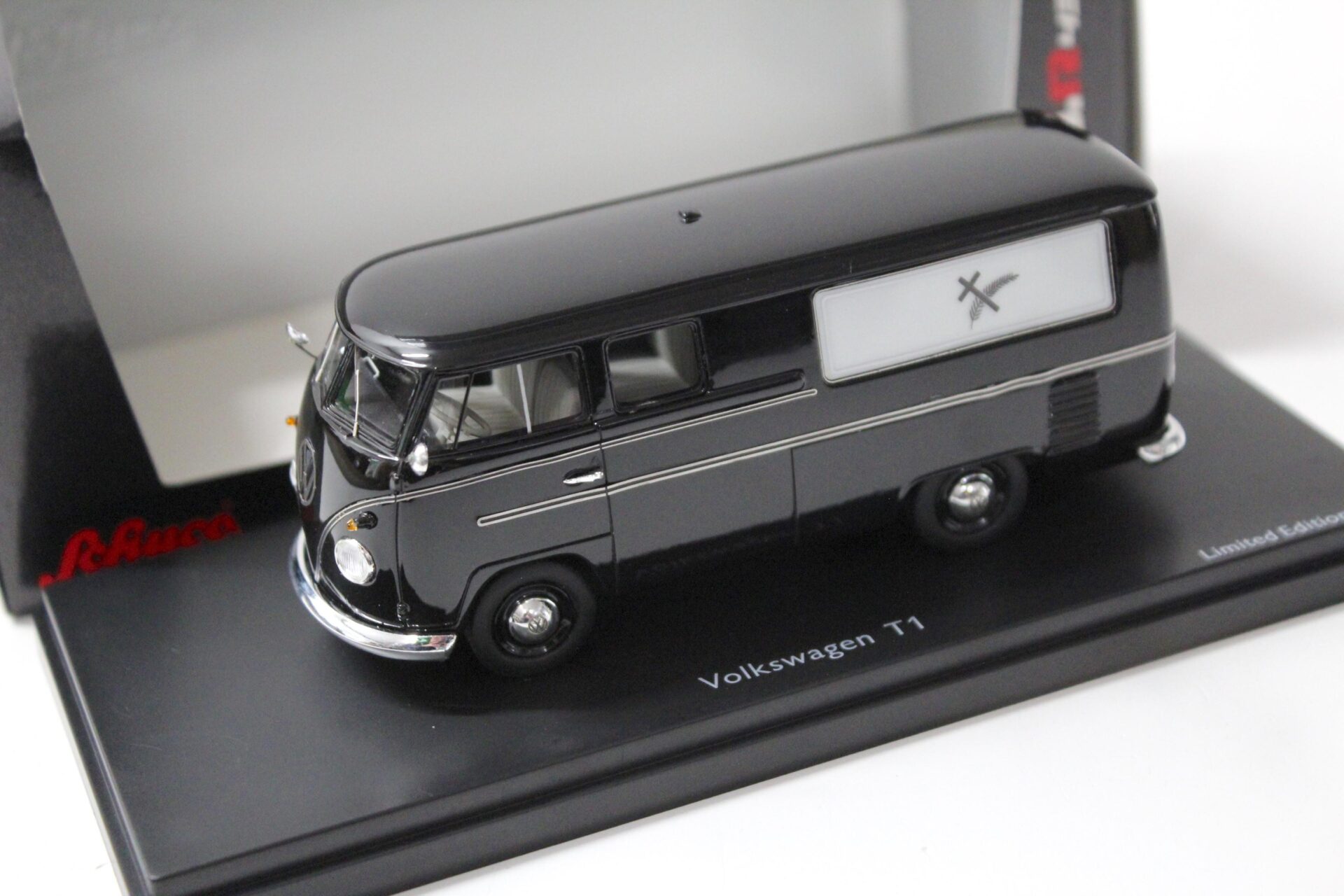 ID 47644 orig.jpg 1:43 Schuco PRO.R43 VW Volkswagen T1 Bestattungswagen black