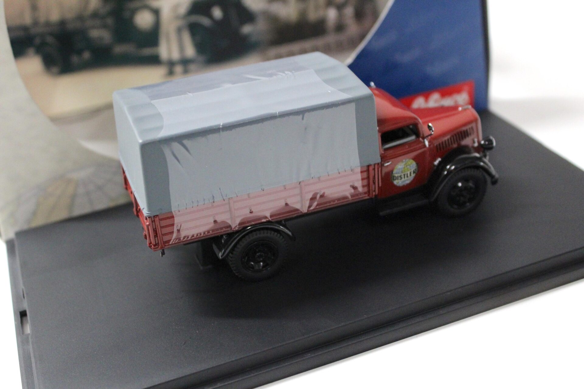 1:43 Schuco Opel Blitz S 3t Pritsche mit Plane DISTLER dark red