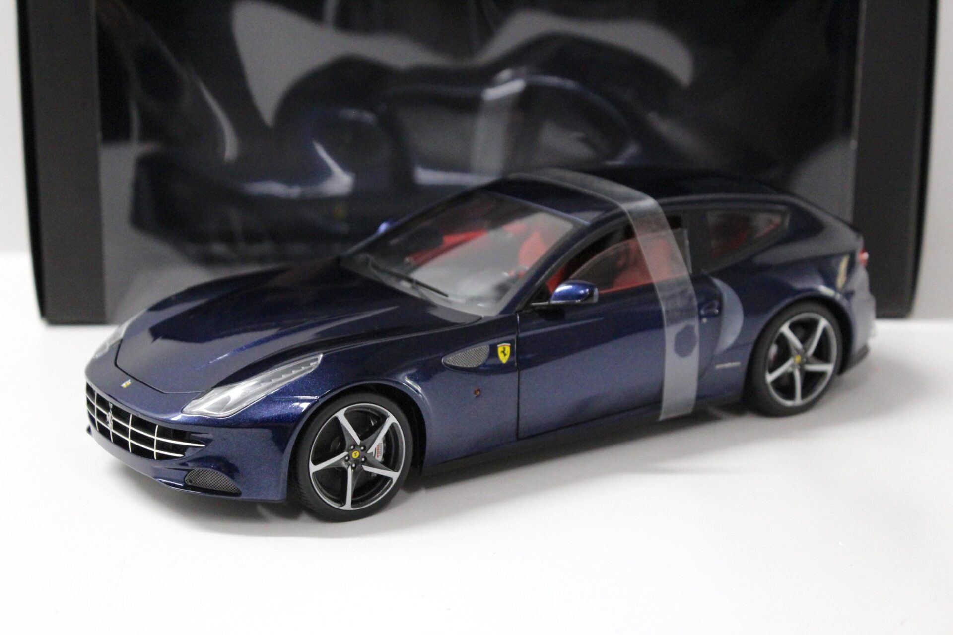1:18 Hot Wheels Elite Ferrari FF dark blue – Premium-Modelcars