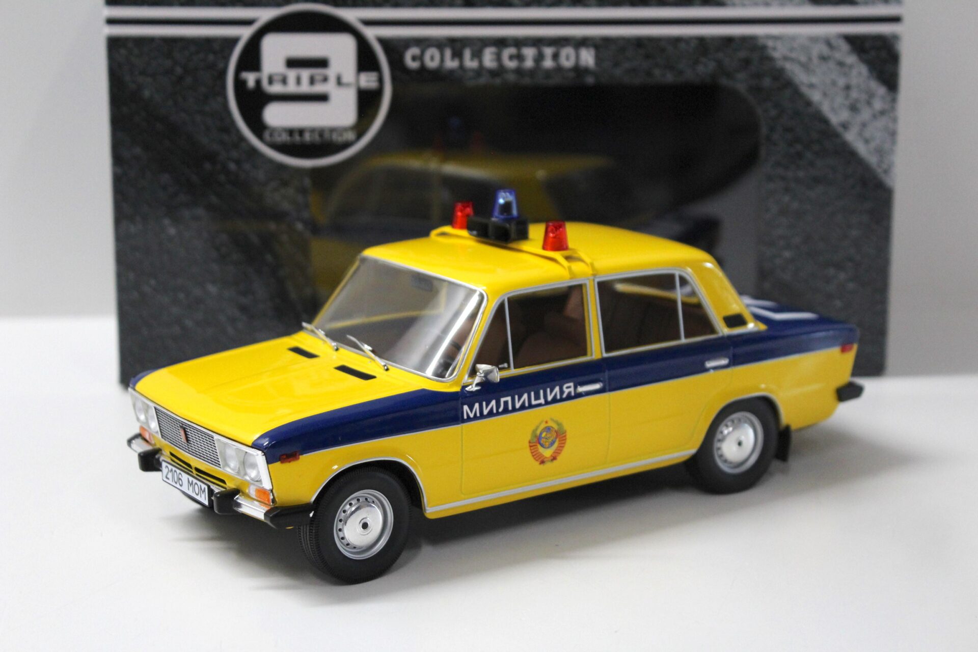 ID 47769 orig.jpg 1:18 Triple9 IXO Lada 1600 VAZ USSR Traffic Police Polizei 1976