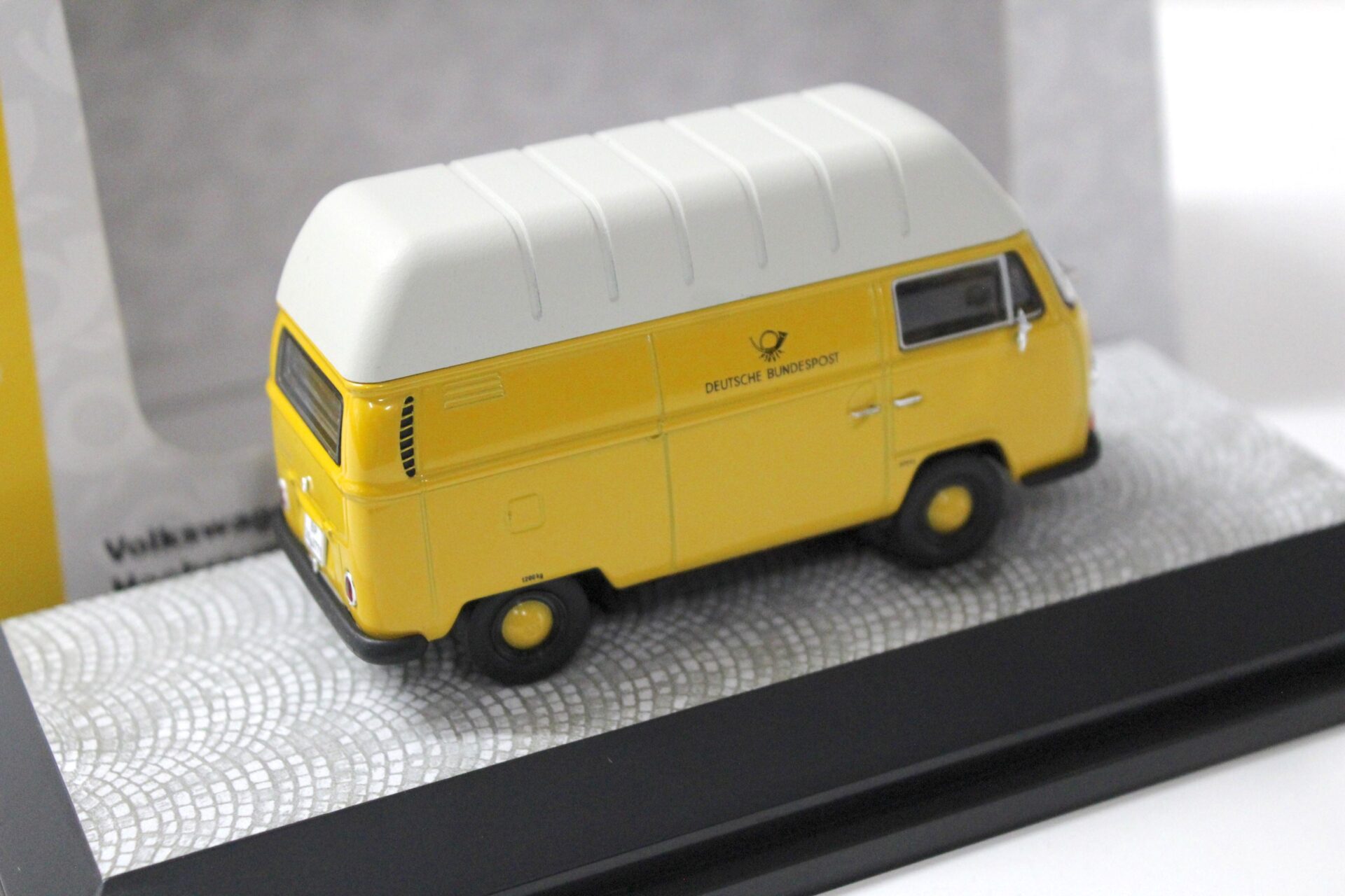 1:43 Premium ClassiXXs VW T2a Hochraumkastenwagen Deutsche Bundespost