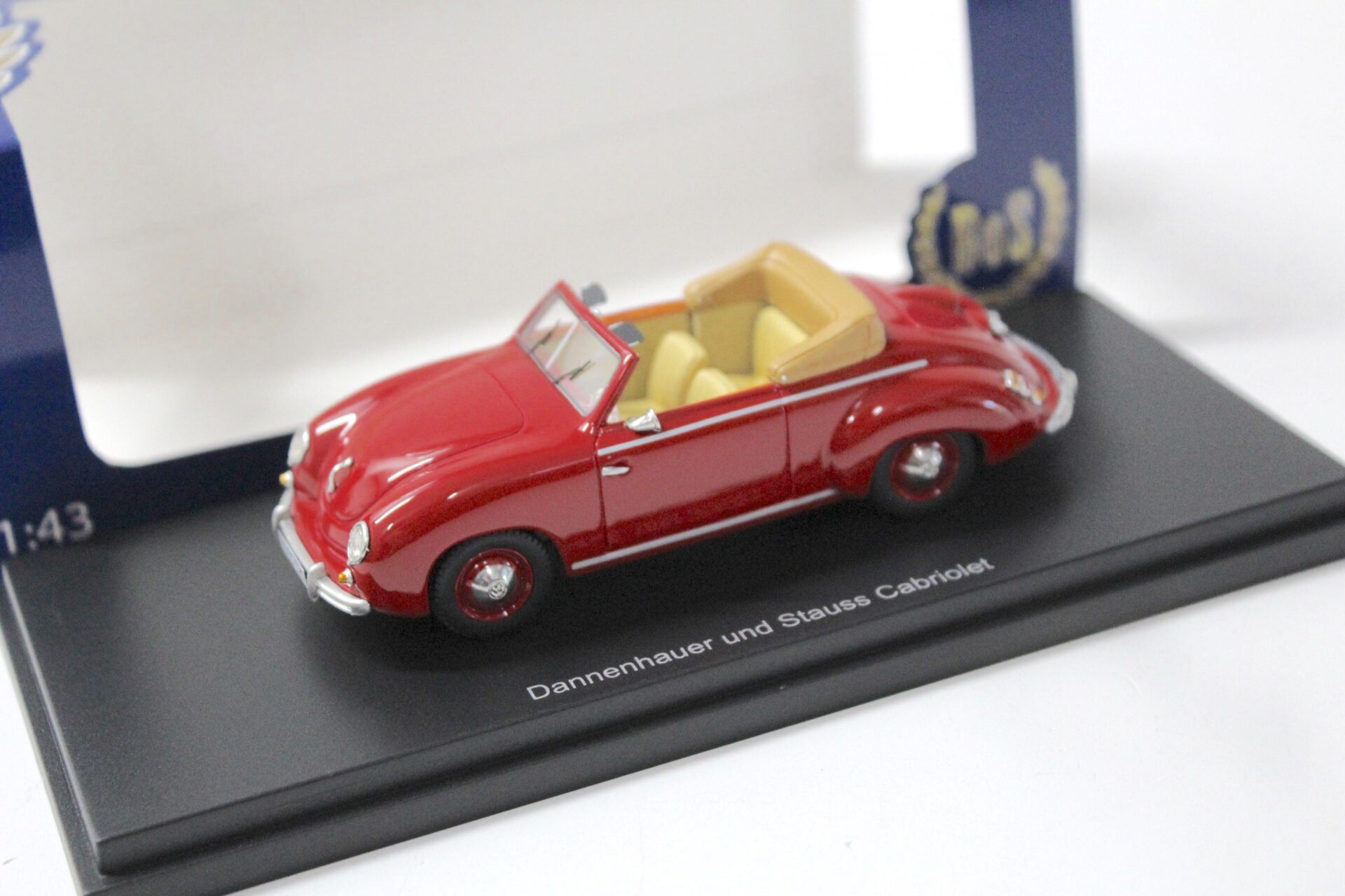 ID 48001 orig.jpg 1:43 BOS Volkswagen Dannenhauer und Strauss Cabriolet red