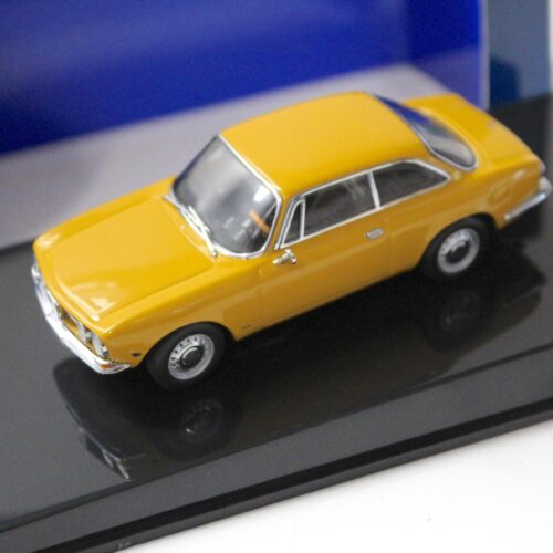 1:43 AUTOart Alfa Romeo 1750 GT Veloce Giallo Ocra