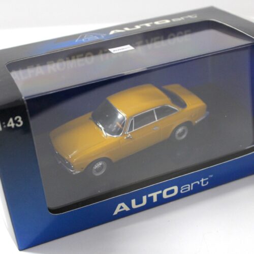 1:43 AUTOart Alfa Romeo 1750 GT Veloce Giallo Ocra