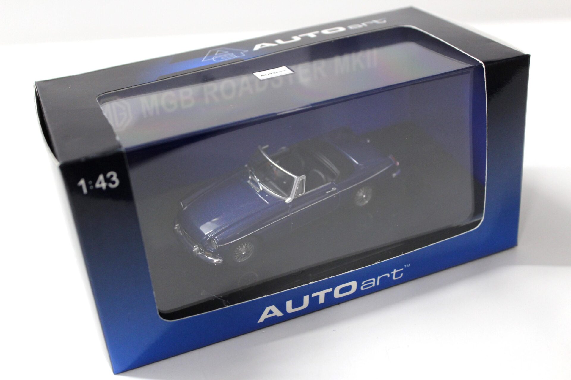 1:43 AUTOart MGB Roadster MKII 1969 Pageant blue